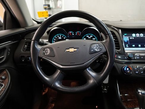 Used 2015 Chevrolet Impala LT w/ Convenience Package image 17