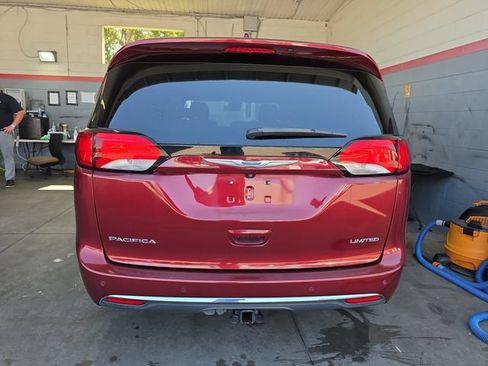 Used 2020 Chrysler Pacifica Limited FWD image 4