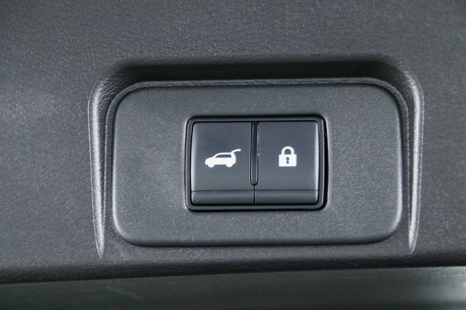 Used 2024 Nissan Rogue SV FWD image 29