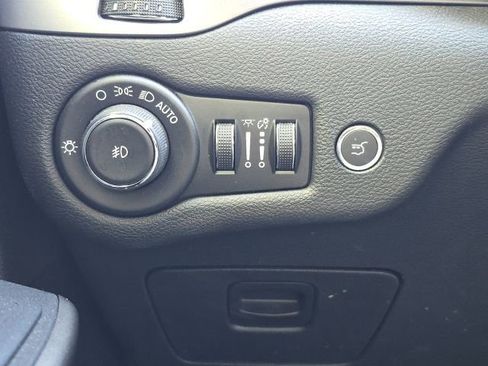 Used 2020 Jeep Cherokee Limited image 13