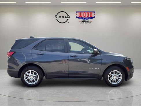 Used 2022 Chevrolet Equinox LS AWD/4WD image 2