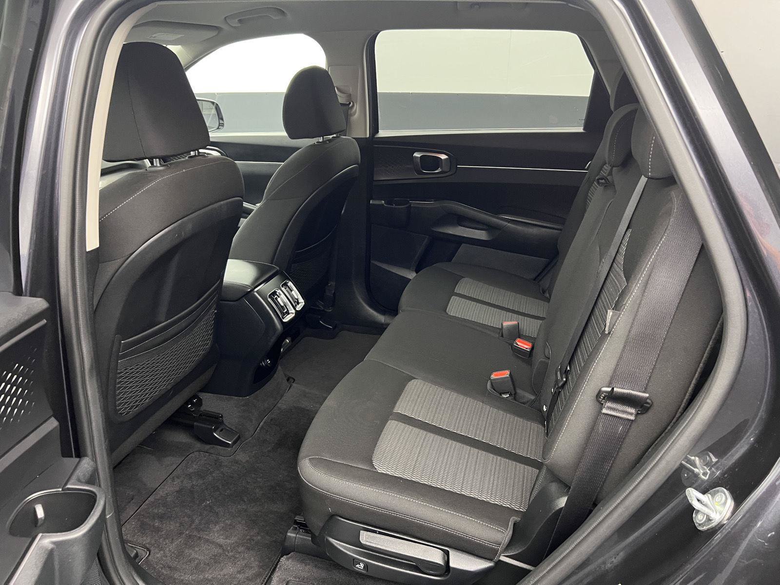 Used 2025 Kia Sorento LX FWD image 14
