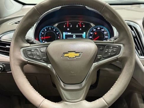 Used 2018 Chevrolet Malibu Premier w/ Premier Sun and Wheel Package FWD image 15