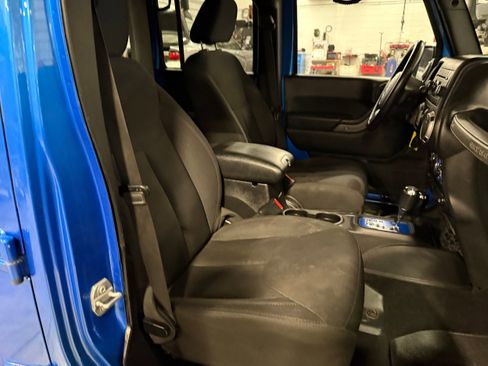 Used 2015 Jeep Wrangler Unlimited Sport w/ Quick Order Package 24S image 10