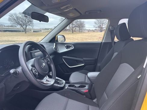 Used 2020 Kia Soul LX image 10