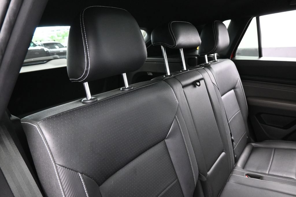 Used 2021 Volkswagen Atlas Cross Sport SE w/ Panoramic Sunroof Package FWD image 39