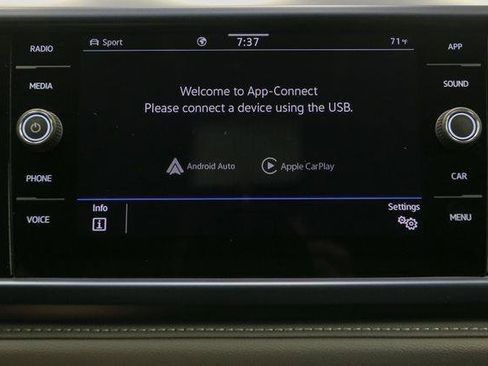 Certified 2024 Volkswagen Taos SE image 30