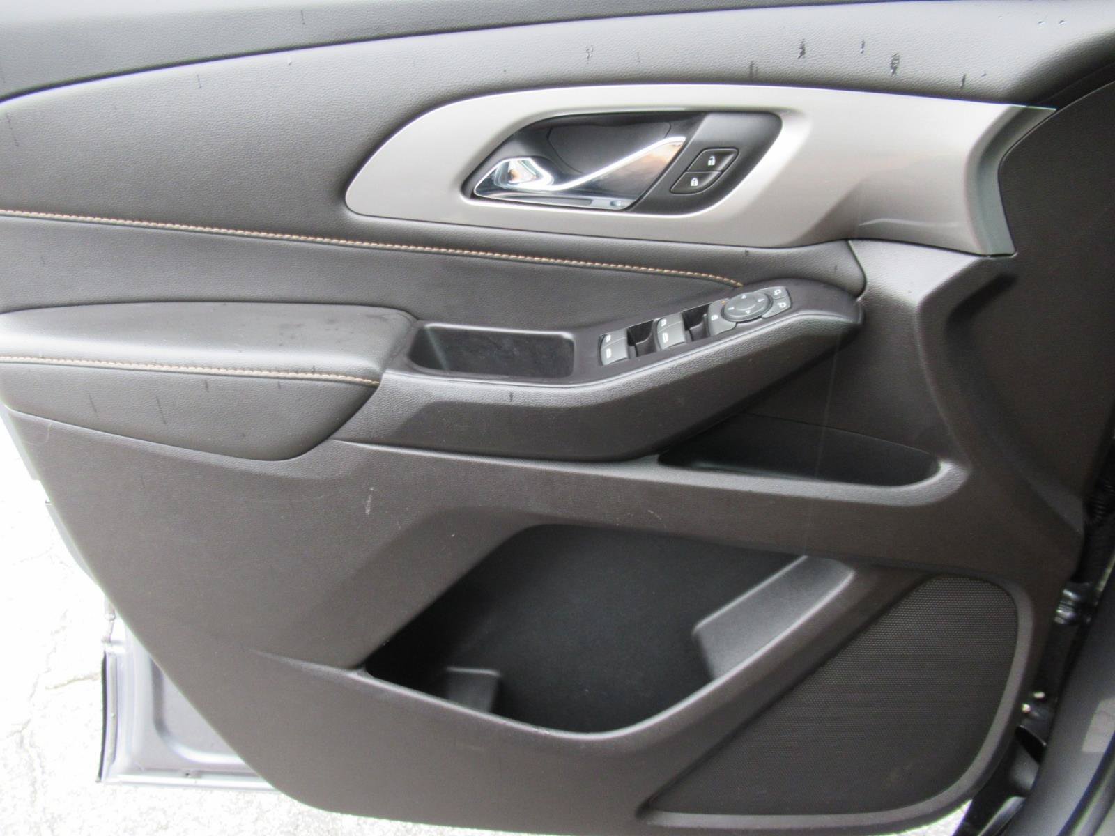 Used 2020 Chevrolet Traverse LT FWD image 22