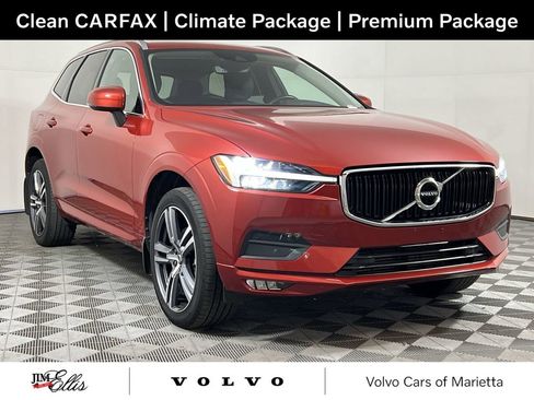 Used 2021 Volvo XC60 T5 Momentum w/ Premium Package image 1