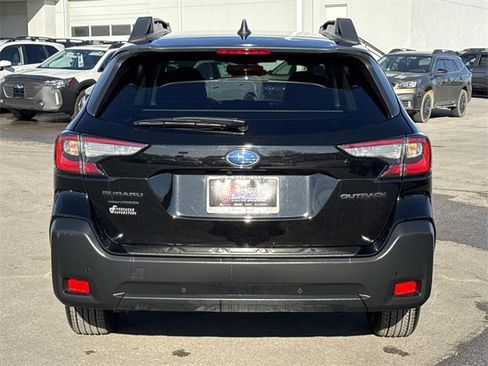 Used 2025 Subaru Outback Onyx Edition image 4