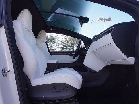 Used 2018 Tesla Model X 100D image 31