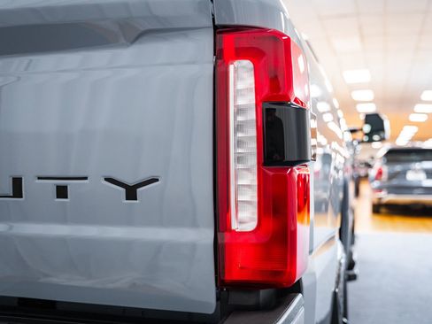 Used 2025 Ford F250 Lariat w/ Black Appearance Package image 22