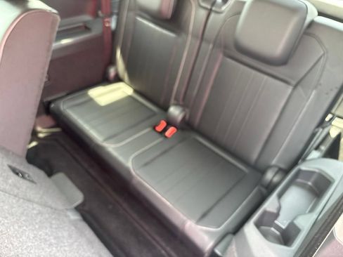 Used 2024 Volkswagen Tiguan SE FWD image 33