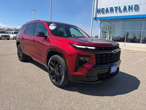 Used 2024 Chevrolet Traverse RS image 2