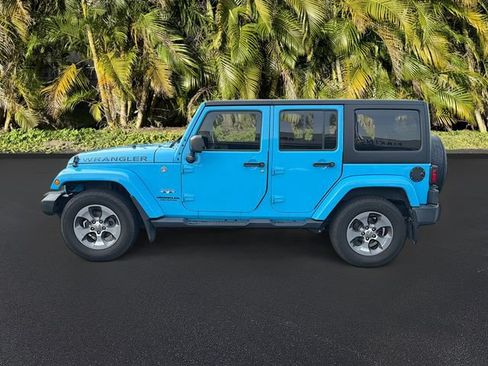 Used 2017 Jeep Wrangler Unlimited Sahara w/ Connectivity Group AWD/4WD image 8