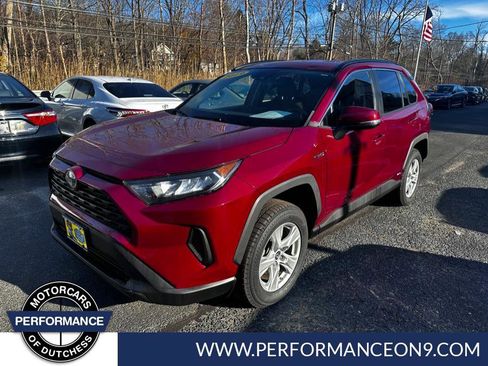 Used 2019 Toyota RAV4 LE w/ Carpet Mat Package image 4