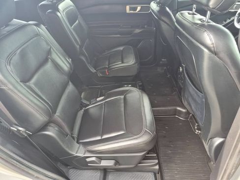 Used 2020 Ford Explorer XLT w/ Equipment Group 202A AWD/4WD image 20