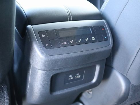 Used 2022 Nissan Pathfinder S image 9