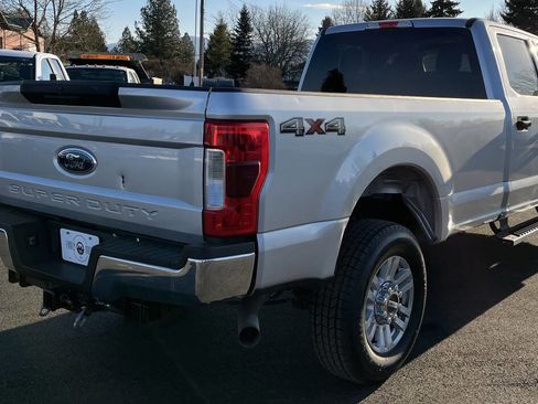 Used 2018 Ford F250 XLT w/ Camper Package image 6