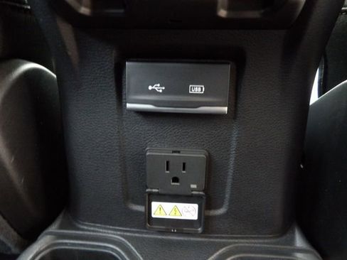 Used 2019 Jeep Wrangler Unlimited Sahara w/ Cold Weather Group AWD/4WD image 11