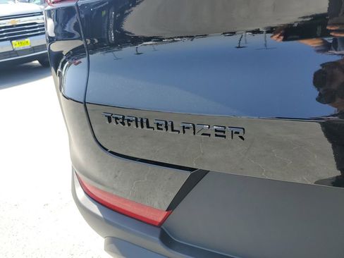 New 2026 Chevrolet TrailBlazer LT w/ Midnight Edition FWD image 8