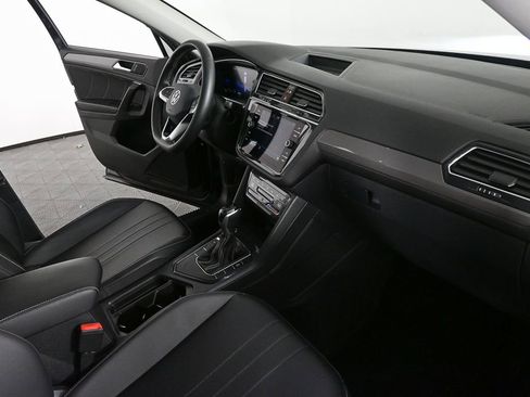 Used 2023 Volkswagen Tiguan SE image 23