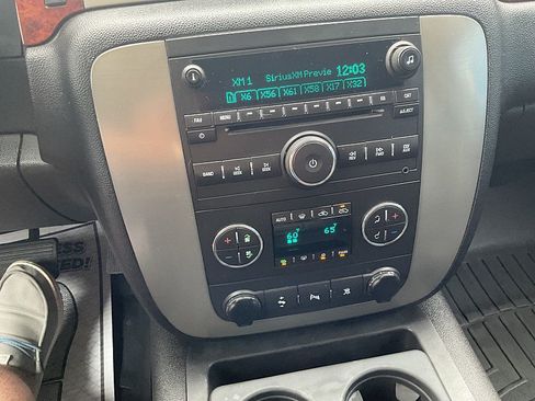 Used 2009 GMC Sierra 2500 SLT w/ SLT Convenience Package AWD/4WD image 23
