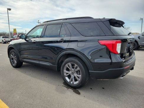 Certified 2023 Ford Explorer XLT w/ Equipment Group 202A image 3