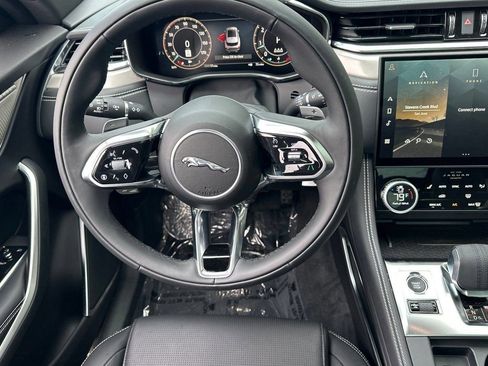 New 2025 Jaguar F-PACE R-Dynamic S AWD/4WD image 4