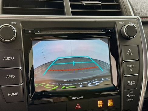 Used 2016 Toyota Camry SE w/ Moonroof Package FWD image 23