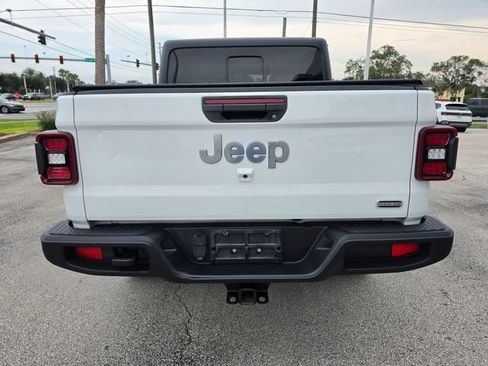 Used 2020 Jeep Gladiator Overland w/ LED Lighting Group AWD/4WD image 4