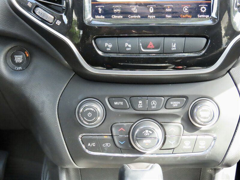 Used 2021 Jeep Cherokee Limited w/ Elite Package FWD image 27