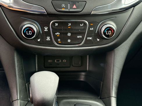 Used 2022 Chevrolet Equinox LT FWD image 25