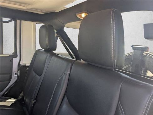 Used 2015 Jeep Wrangler Unlimited Sahara w/ Connectivity Group AWD/4WD image 13