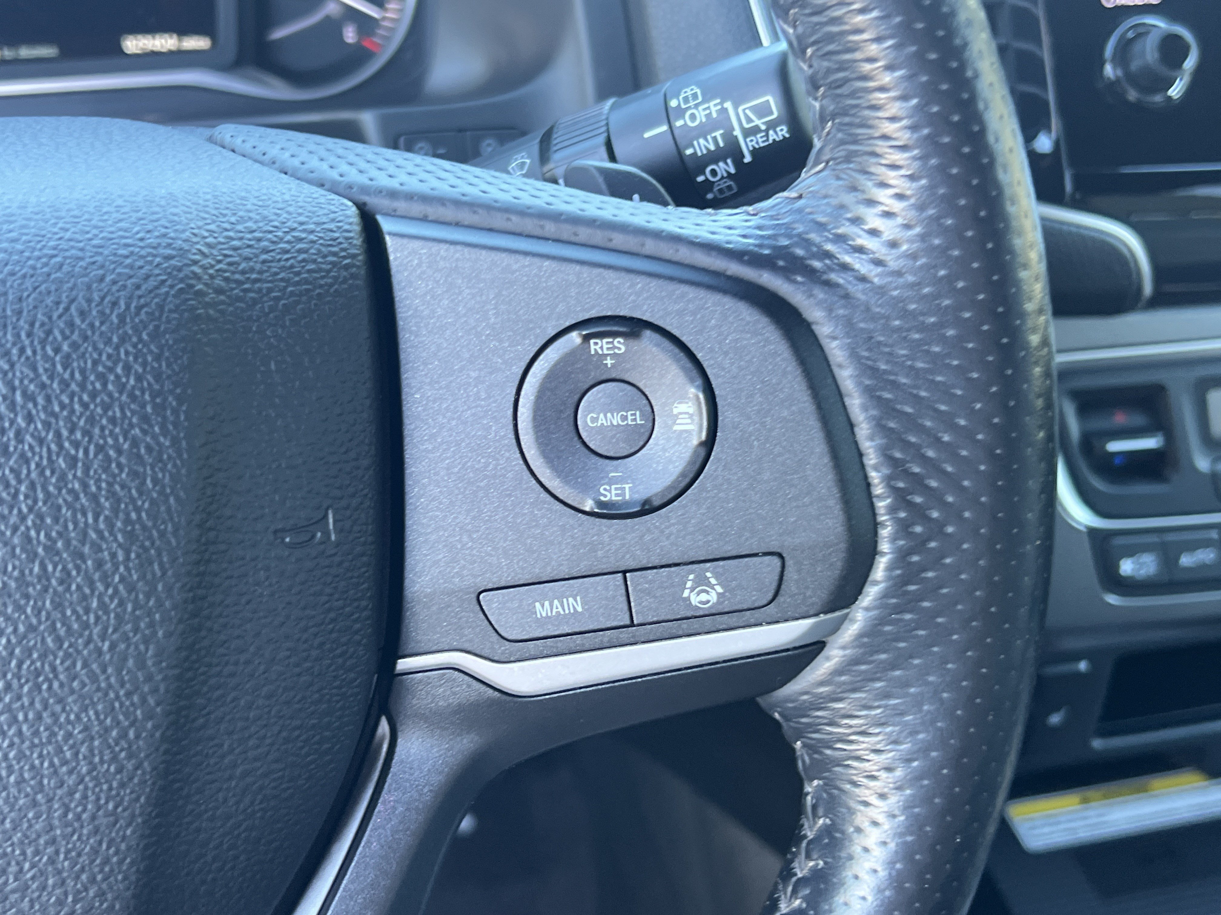 Used 2023 Honda Passport EX-L image 32