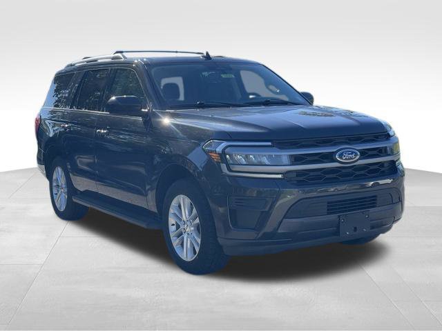 Used 2024 Ford Expedition XLT AWD/4WD image 3