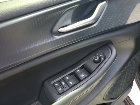 Used 2024 Jeep Grand Cherokee L Altitude RWD image 10