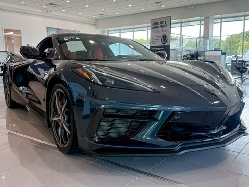 Used 2021 Chevrolet Corvette Stingray Preferred Cpe w/ Z51 Performance Package RWD image 1