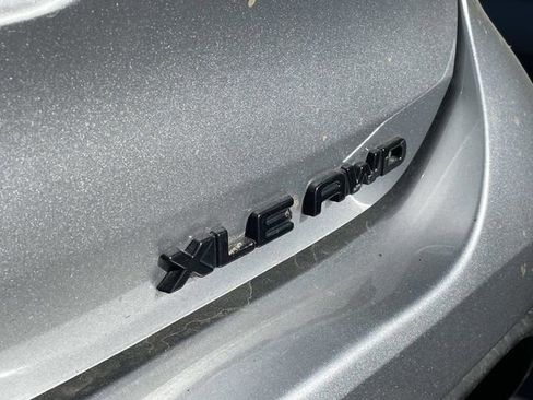 Used 2023 Toyota Highlander XLE AWD/4WD image 11