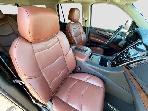 Used 2020 Cadillac Escalade Luxury RWD image 16