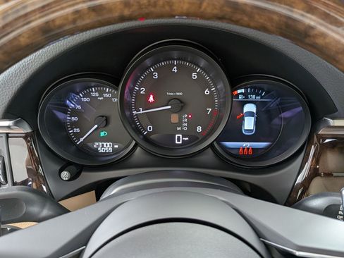 Certified 2023 Porsche Macan AWD/4WD image 14