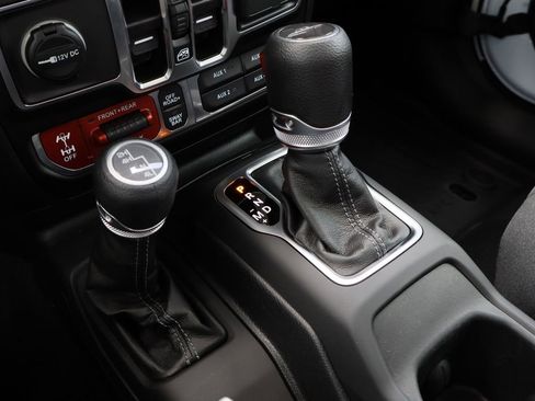 Used 2025 Jeep Gladiator Rubicon AWD/4WD image 20