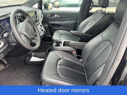 Used 2025 Chrysler Pacifica Select FWD image 8