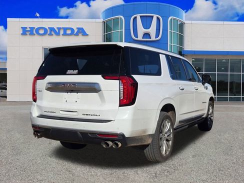 Used 2021 GMC Yukon XL Denali image 2