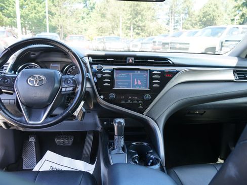 Used 2019 Toyota Camry SE FWD image 14