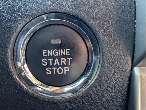 Used 2018 Toyota 4Runner Limited AWD/4WD image 15