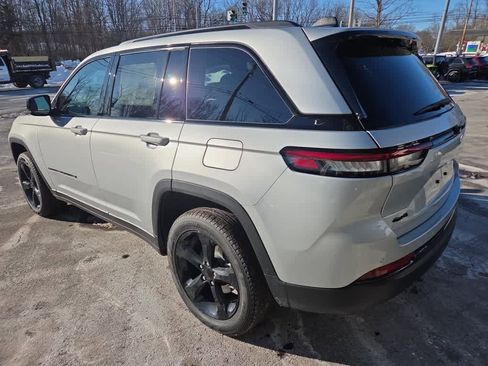 New 2025 Jeep Grand Cherokee Limited w/ Black Appearance Package image 8