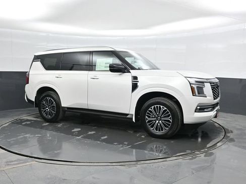 New 2026 Nissan Armada SL w/ Captain's Chari Seat Package image 4