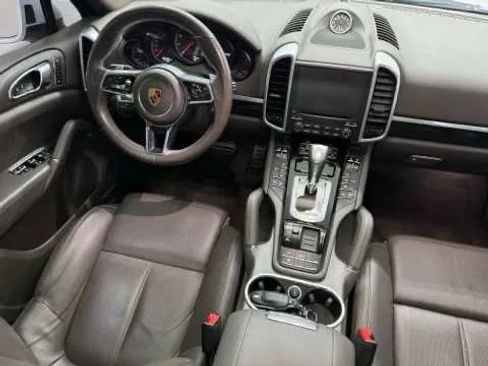 Used 2018 Porsche Cayenne Platinum Edition image 23