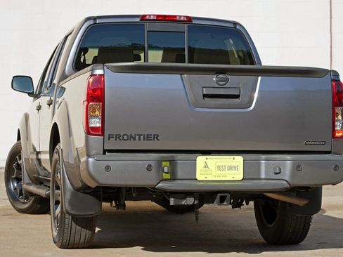 Used 2020 Nissan Frontier SV w/ Midnight Edition Floor Mats RWD image 5